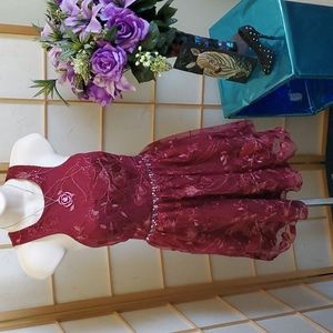 Women Junior Burgundy Say Yes to the Dress in a Size 5
